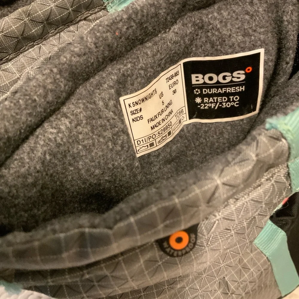BOGS SNOW BOOTS